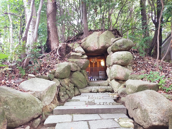 芦屋神社境内古墳