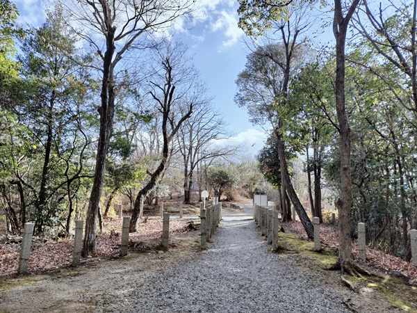 日岡陵(ひれ墓古墳)